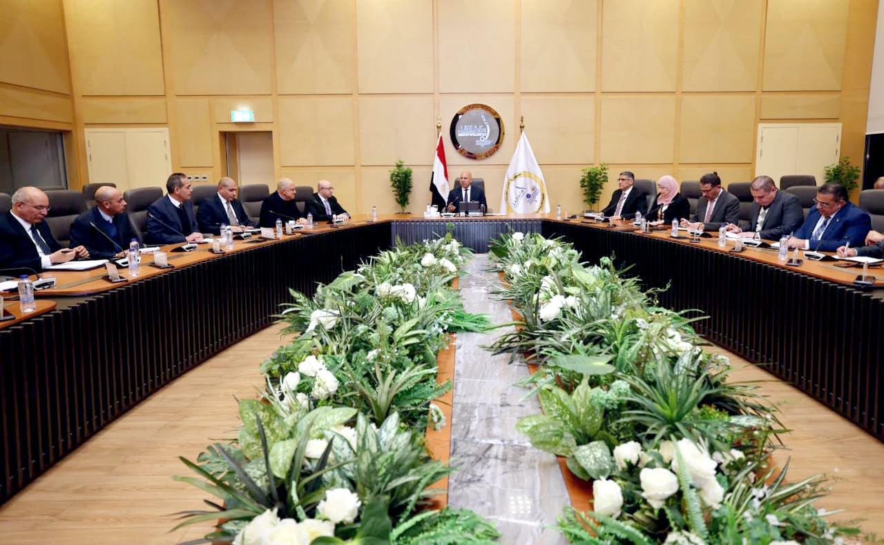 كامل الوزير خلال اللقاء