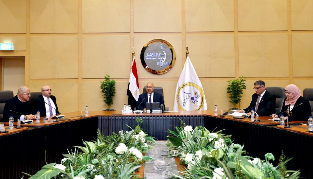 كامل الوزير خلال اللقاء