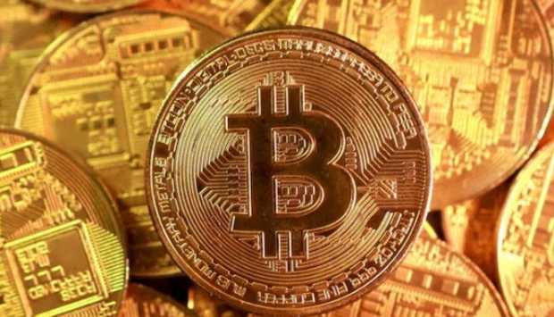 بتكوين تنخفض دون 90 ألف دولار بسبب مخاوف من الذكاء الاصطناعي