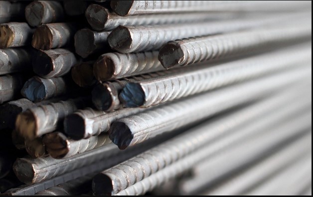 سعر الحديد اليوم حديد عز 6 يناير 2026 تسليم ارض المصنع والمخازن