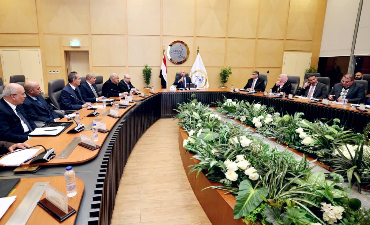 كامل الوزير خلال اللقاء